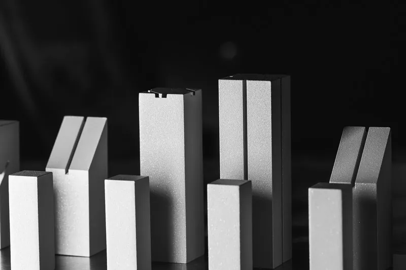 Angle Parfait, échiquier en aluminium minimaliste